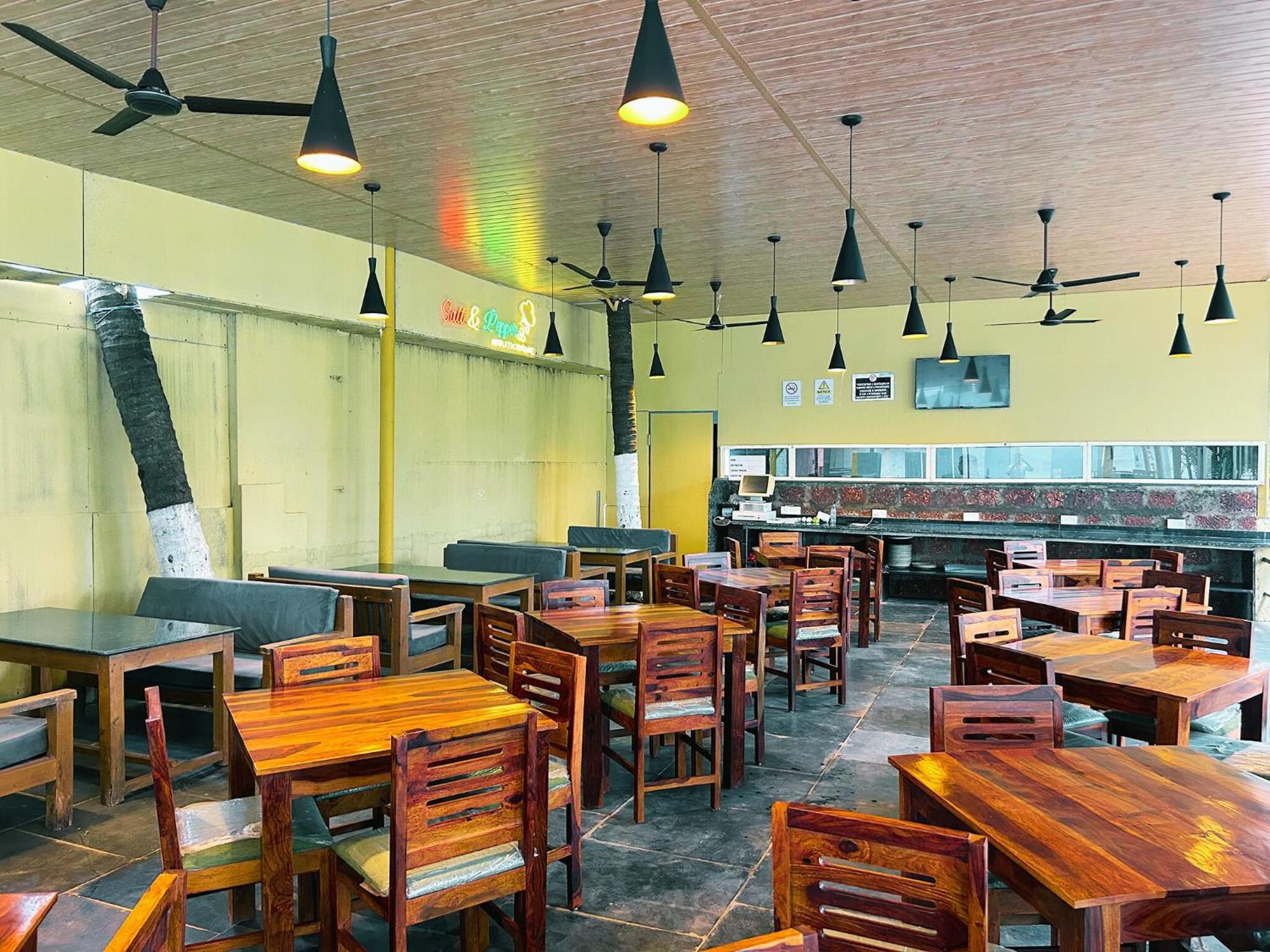 Bay Breeze Resorts & Hotels Morjim Esterno foto
