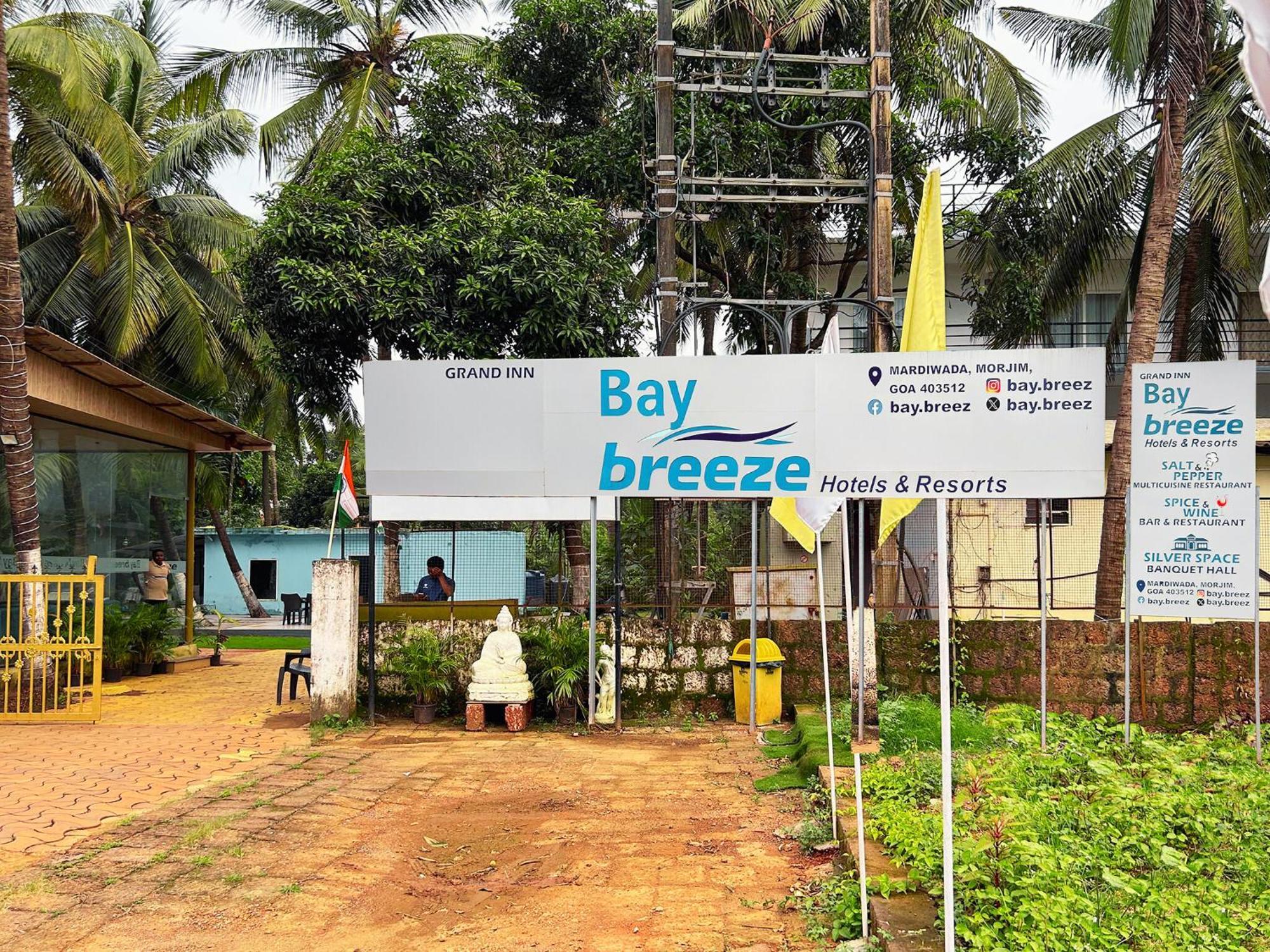 Bay Breeze Resorts & Hotels Morjim Esterno foto