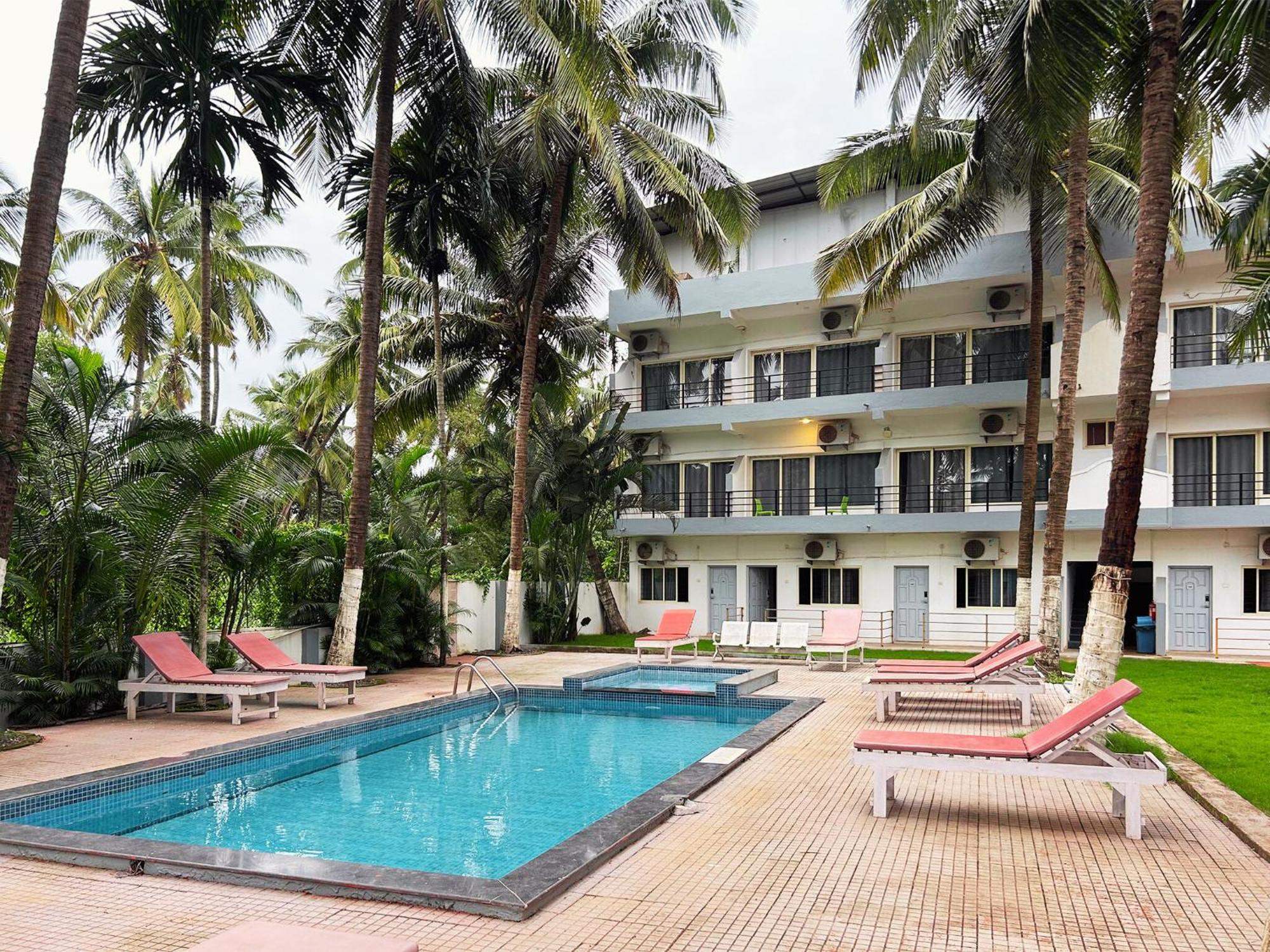 Bay Breeze Resorts & Hotels Morjim Esterno foto