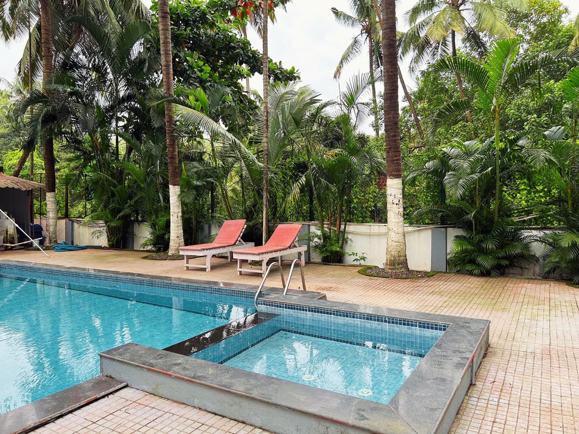 Bay Breeze Resorts & Hotels Morjim Esterno foto