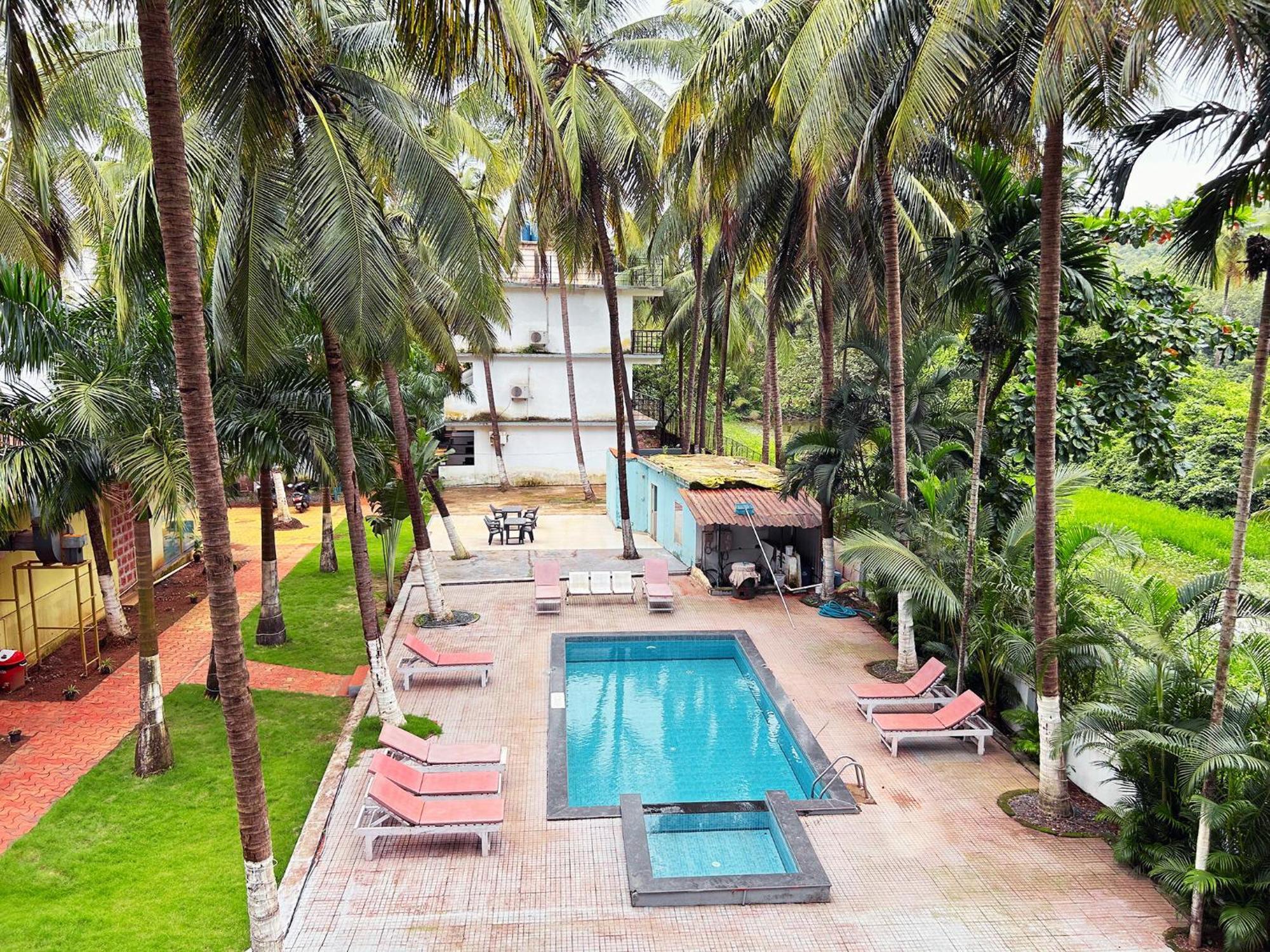 Bay Breeze Resorts & Hotels Morjim Esterno foto