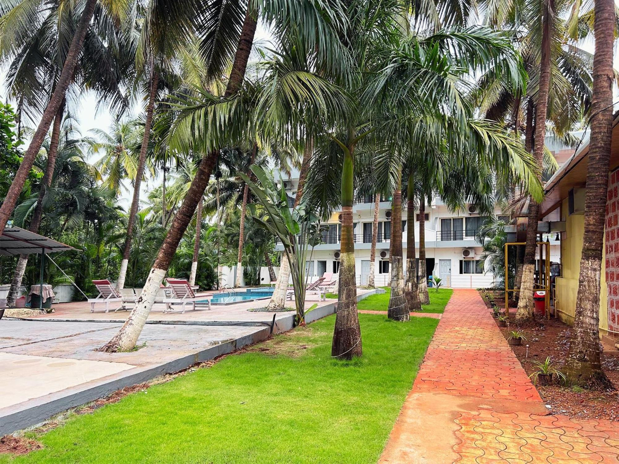 Bay Breeze Resorts & Hotels Morjim Esterno foto