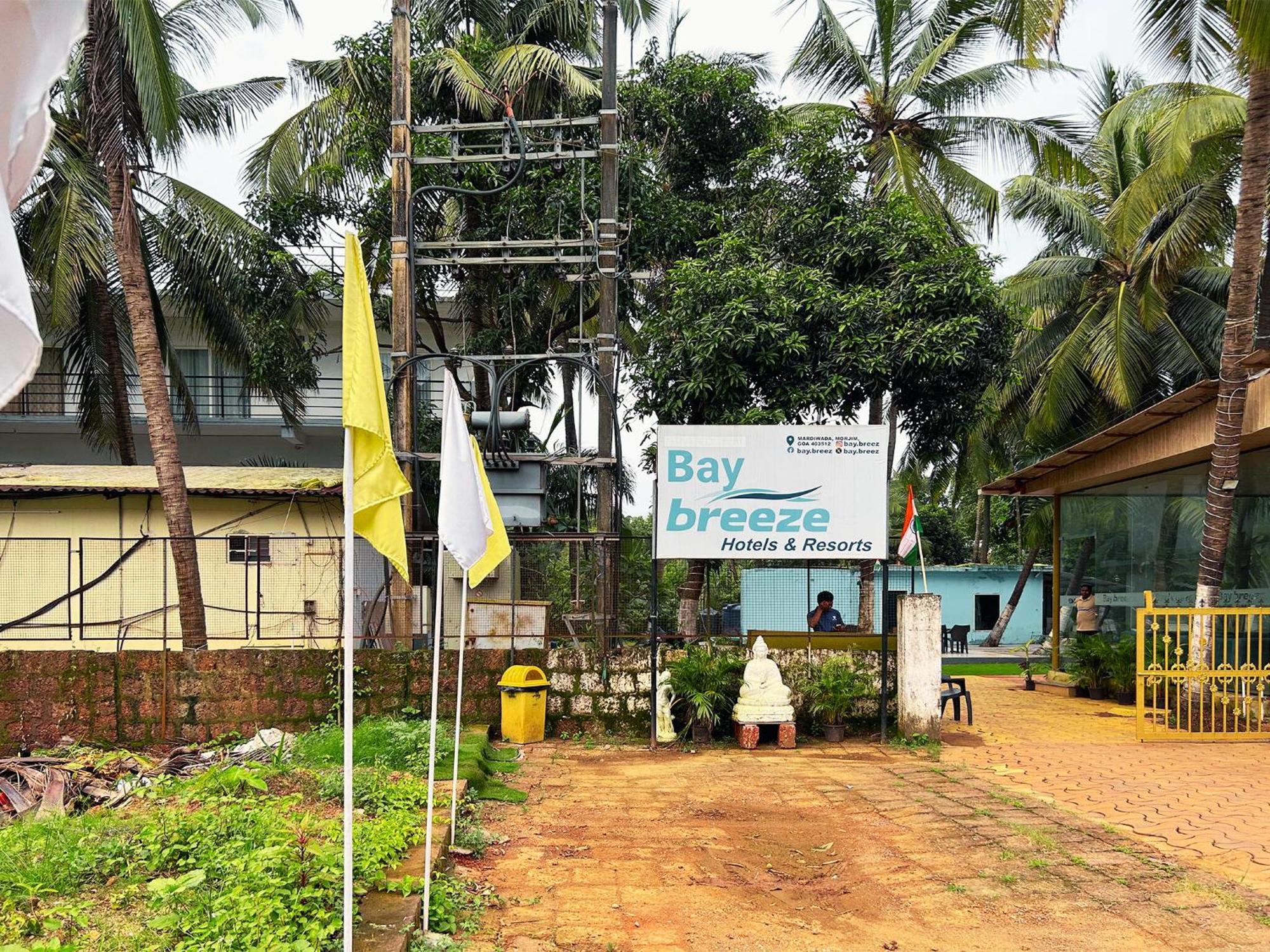 Bay Breeze Resorts & Hotels Morjim Esterno foto