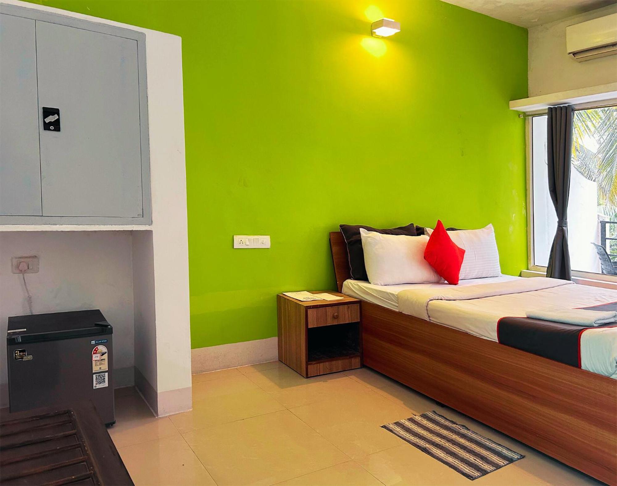Bay Breeze Resorts & Hotels Morjim Esterno foto