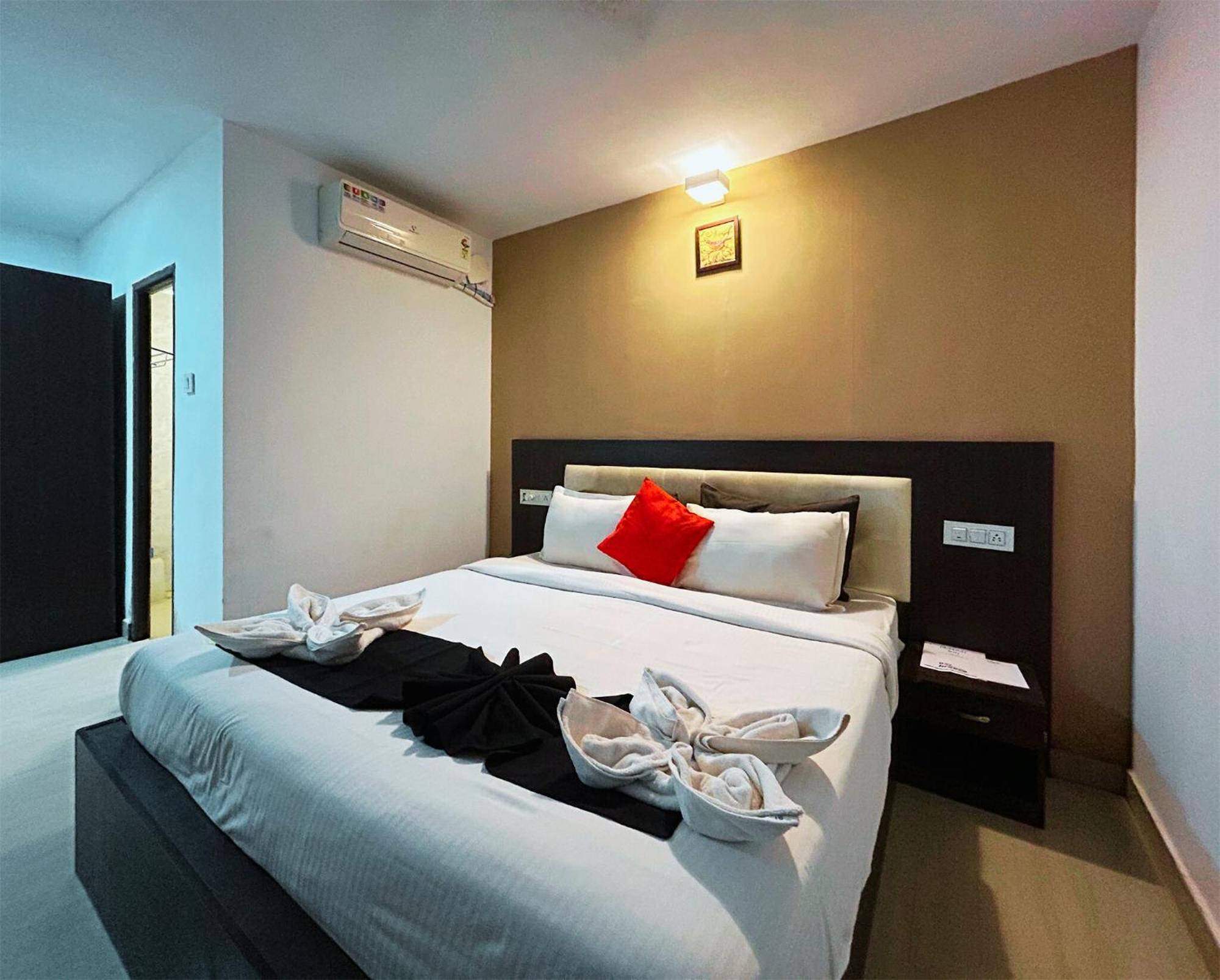 Bay Breeze Resorts & Hotels Morjim Esterno foto