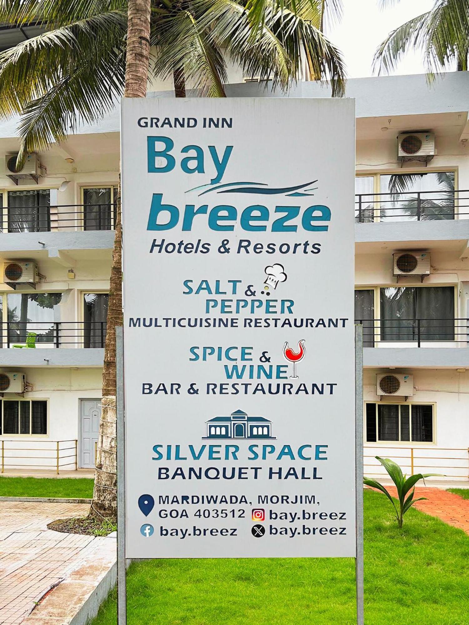 Bay Breeze Resorts & Hotels Morjim Esterno foto